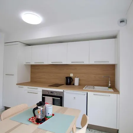 New Apercu Monaco Border